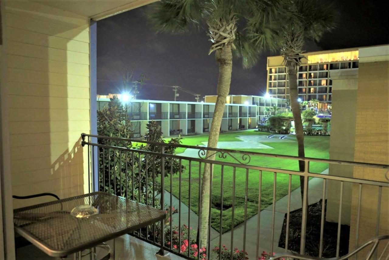 Royal Holiday Beach Resort Biloxi Exterior photo